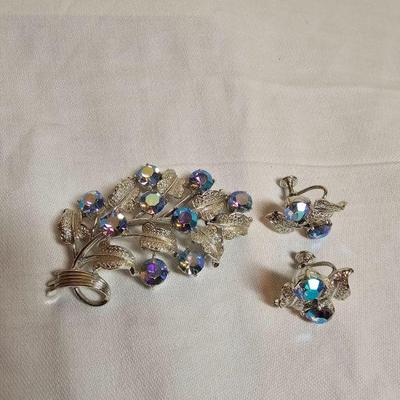 https://www.auctionninja.com/stress-free-estate-services-llc/sales/details/giant-nh-coast-estate-gold-silver-and-costume-jewelry-auction-...