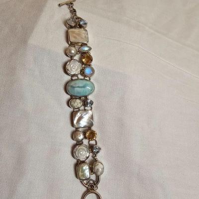https://www.auctionninja.com/stress-free-estate-services-llc/sales/details/giant-nh-coast-estate-gold-silver-and-costume-jewelry-auction-...