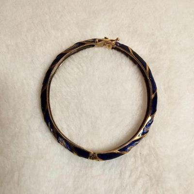 https://www.auctionninja.com/stress-free-estate-services-llc/sales/details/giant-nh-coast-estate-gold-silver-and-costume-jewelry-auction-...