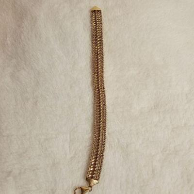 https://www.auctionninja.com/stress-free-estate-services-llc/sales/details/giant-nh-coast-estate-gold-silver-and-costume-jewelry-auction-...