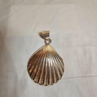 https://www.auctionninja.com/stress-free-estate-services-llc/sales/details/giant-nh-coast-estate-gold-silver-and-costume-jewelry-auction-...