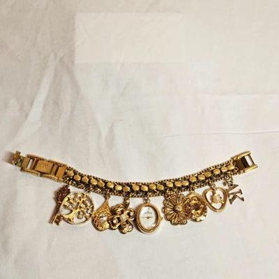 https://www.auctionninja.com/stress-free-estate-services-llc/sales/details/giant-nh-coast-estate-gold-silver-and-costume-jewelry-auction-...
