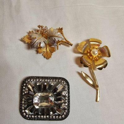 https://www.auctionninja.com/stress-free-estate-services-llc/sales/details/giant-nh-coast-estate-gold-silver-and-costume-jewelry-auction-...