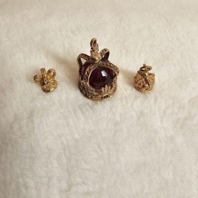 https://www.auctionninja.com/stress-free-estate-services-llc/sales/details/giant-nh-coast-estate-gold-silver-and-costume-jewelry-auction-...