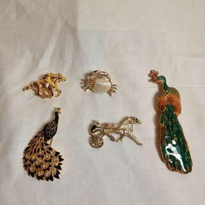 https://www.auctionninja.com/stress-free-estate-services-llc/sales/details/giant-nh-coast-estate-gold-silver-and-costume-jewelry-auction-...