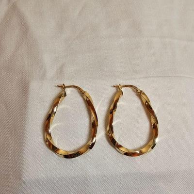 https://www.auctionninja.com/stress-free-estate-services-llc/sales/details/giant-nh-coast-estate-gold-silver-and-costume-jewelry-auction-...
