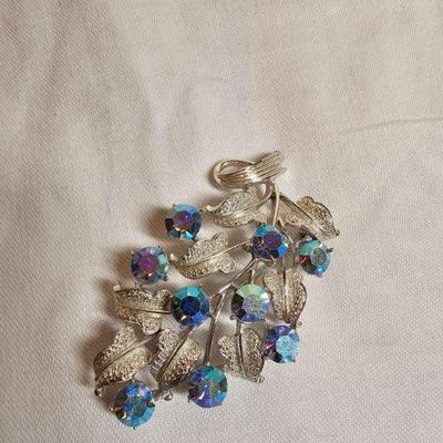https://www.auctionninja.com/stress-free-estate-services-llc/sales/details/giant-nh-coast-estate-gold-silver-and-costume-jewelry-auction-...