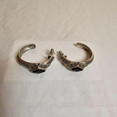 https://www.auctionninja.com/stress-free-estate-services-llc/sales/details/giant-nh-coast-estate-gold-silver-and-costume-jewelry-auction-...