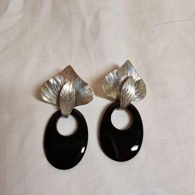 https://www.auctionninja.com/stress-free-estate-services-llc/sales/details/giant-nh-coast-estate-gold-silver-and-costume-jewelry-auction-...