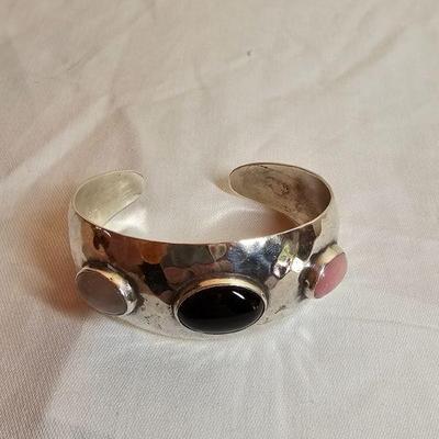 https://www.auctionninja.com/stress-free-estate-services-llc/sales/details/giant-nh-coast-estate-gold-silver-and-costume-jewelry-auction-...