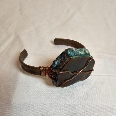 https://www.auctionninja.com/stress-free-estate-services-llc/sales/details/giant-nh-coast-estate-gold-silver-and-costume-jewelry-auction-...