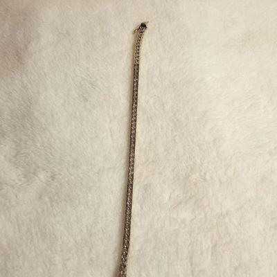 https://www.auctionninja.com/stress-free-estate-services-llc/sales/details/giant-nh-coast-estate-gold-silver-and-costume-jewelry-auction-...