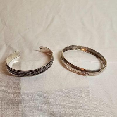 https://www.auctionninja.com/stress-free-estate-services-llc/sales/details/giant-nh-coast-estate-gold-silver-and-costume-jewelry-auction-...