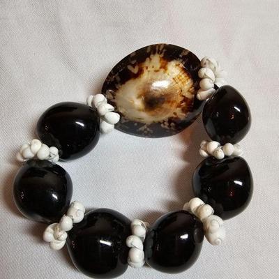 https://www.auctionninja.com/stress-free-estate-services-llc/sales/details/giant-nh-coast-estate-gold-silver-and-costume-jewelry-auction-...