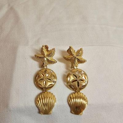 https://www.auctionninja.com/stress-free-estate-services-llc/sales/details/giant-nh-coast-estate-gold-silver-and-costume-jewelry-auction-...