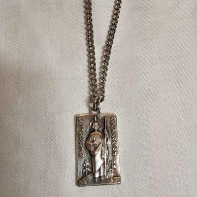 https://www.auctionninja.com/stress-free-estate-services-llc/sales/details/giant-nh-coast-estate-gold-silver-and-costume-jewelry-auction-...