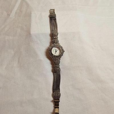 https://www.auctionninja.com/stress-free-estate-services-llc/sales/details/giant-nh-coast-estate-gold-silver-and-costume-jewelry-auction-...