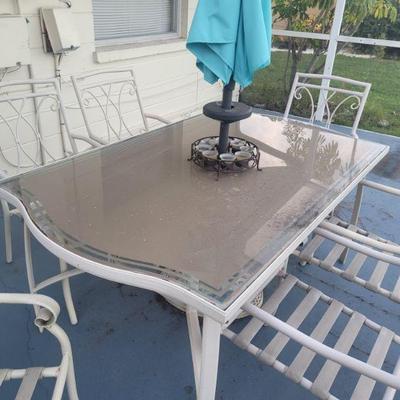Lanai table and chairs
