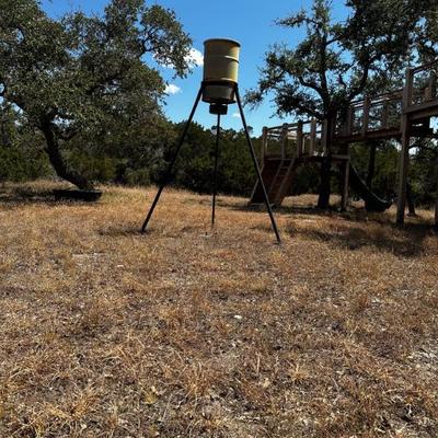 Tripod deer feeder
