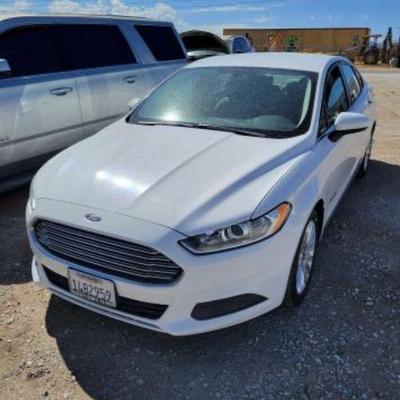 #530 â€¢ 2016 Ford Fusion Hybrid
