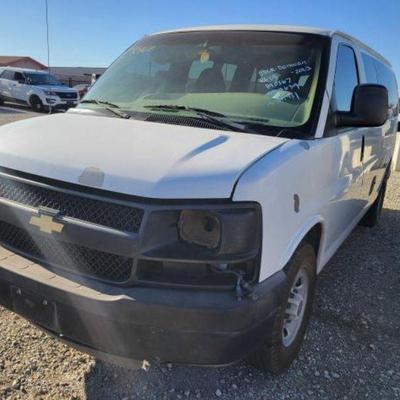 #940 â€¢ 2003 Chevrolet Express Van

