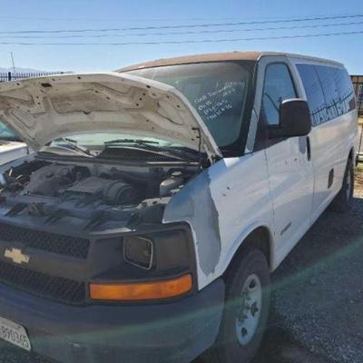 #965 â€¢ 2003 Chevrolet Express Van
