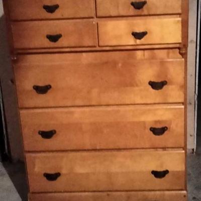 Maple chest of drawers