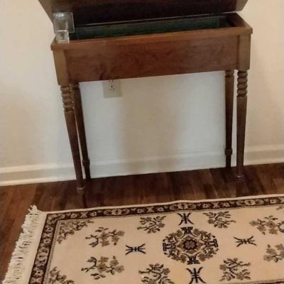 Lift lid table/storage well