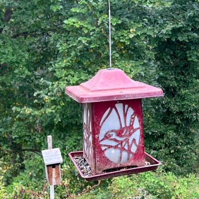 Bird feeder