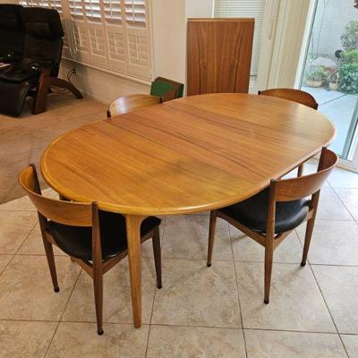 MID-CENTURY MODERN DANISH TEAK KITCHEN/ DININGROOM TABLE WITH LEAF & 4 CHAIRS. MADE IN DENMARK BY:: JYDSK MOBELINDUSTRI SKANDERBORG