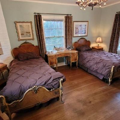 1920s American made French style bedroom set