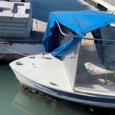 #14 â€¢ 1997 16' Duffy Boat

