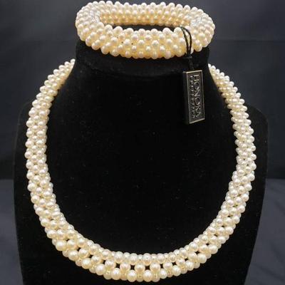 "Holly Jolly Jewels" in Evans, GA. Starts Closing on Sat 12/9 at 8p. Pickup on Mon 12/11 from 11-6p. Please click here to view...