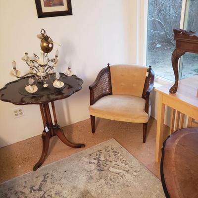 Pie crust table