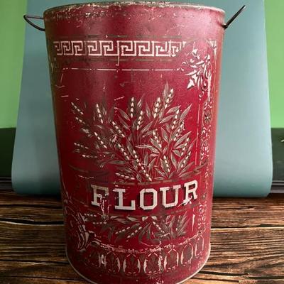 Antique advertising tins and cardboard containers: G&P bread, McLaughlin Coffee, Quaker, CR Tartar, Wag Coffee, Scheppâ€™s Cocoanut,...