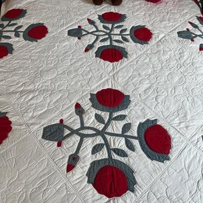 antique hand made May Basket quilt from Tennessee, large full size, could cover a queen bed, excellent condition