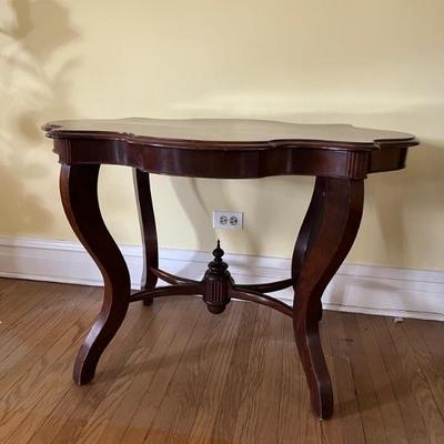 very pretty mahogany table with scalloped oval top, cabriole legs, cross supports with finial 