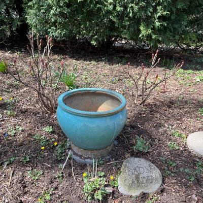 How does your garden grow? We have lots of beautiful vintage planters, copper fire pit covers, antique English cast iron planters, an...