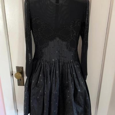 Vintage designer womenâ€™s clothingâ€”Jim Thompson, Geoffrey Beene, Kate Spade, Bob Mackie, Ralph Lauren, and moreâ€”sizes 0-6