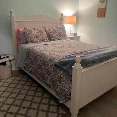 Queen bed 200.00