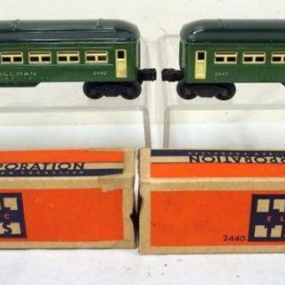 1134	LIONEL O GAUGE 2 TRAIN CARS, #2440 PULLMAN
