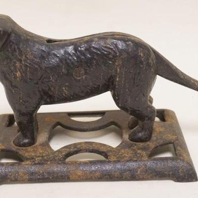 1200	ANTIQUE CAST IRON DOG NUT CRACKER ON BASE, APPROXIMATELY 
