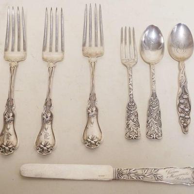 1224	GROUP OF ASSORTED STERLUNG SILVER UNTENSILS, 9.3 TOZ
