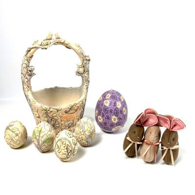 Jim Shore 2018 Heartwood Creek "Follow Your Path" Stone Resin Woodland Basket with 4 Eggs plus Misc. Easter Decor