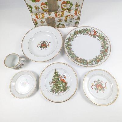 Four Sets Fitz & Floyd "St Nicholas" 5-Pc Dinner Sets Plus 4 Additional Large Rimmed Soup Bowls