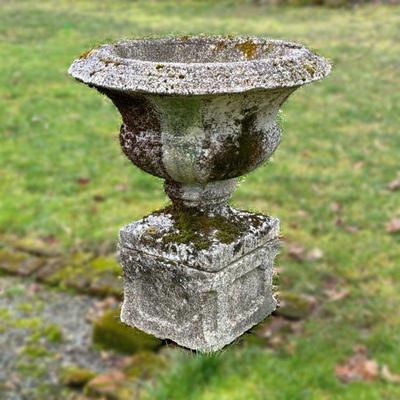 CEMENT GARDEN URN | On square pedestal