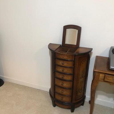 Jewelry box