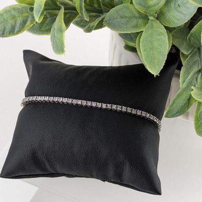 Unique Designs Sterling Silver & Diamond Tennis Bracelet