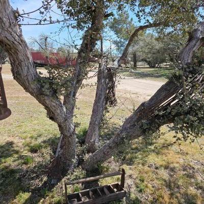 #1906 â€¢ 3 Lanterns, Metal Half Rings, Wooden Item
