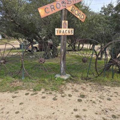 #1360 â€¢ 4 Metal Wagon Wheels
